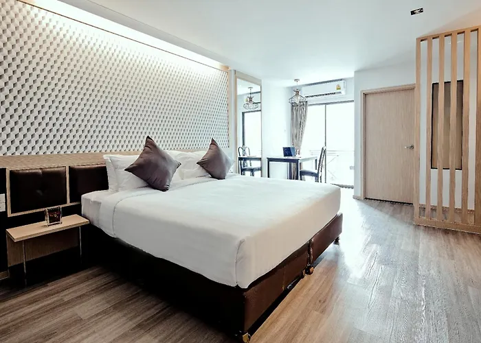 Three Sukhumvit 3*