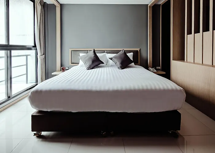 Three Sukhumvit Hotel 3*