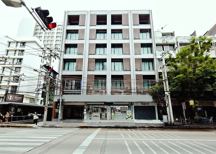 Three Sukhumvit 3*